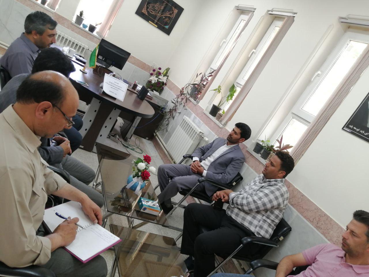  برگزاری جلسه مشترک مرکز آموزش فنی و حرفه ای خلیل آباد با مسئول کمیته تحقیق و پژوهش انجمن صنفی کارگران استان