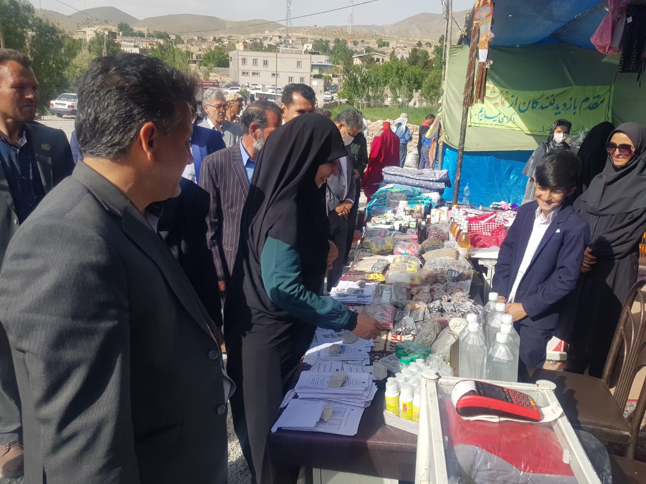 نماینده مردم شریف شهرستان های نیشابور،فیروزه و زبرخان از نمایشگاه دستاوردهای مرکز سرولایت بازدید کرد
