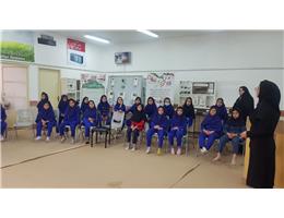 بازدید دانش آموزان مدرسه دخترانه هدایت از مرکز آموزش فنی و حرفه ای کاشمر