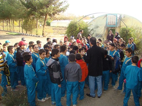 بازدید دانش آموزان دبستان ابتدایی شهید حسینی از مرکز آموزش فنی و حرفه ای نیشابور