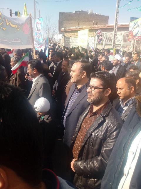 حضور گسترده کارکنان مرکز آموزش فنی و حرفه ای شهید شرکائ بجستان در راهپیمایی یوم الله 22 بهمن