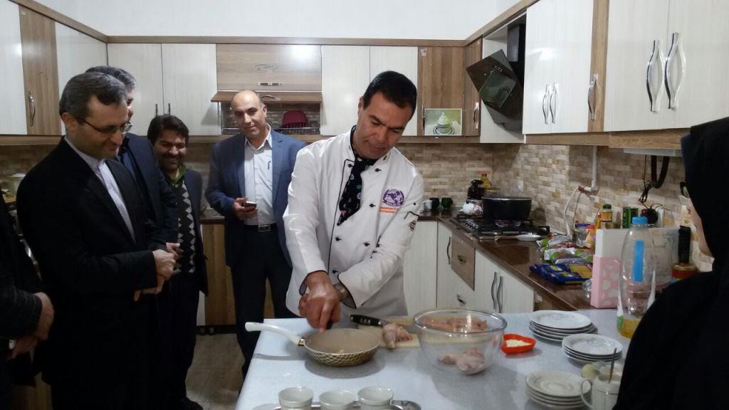 بازدید فرماندار قوچان از آموزشگاه آزاد آشپزی گل میم در شهرستان