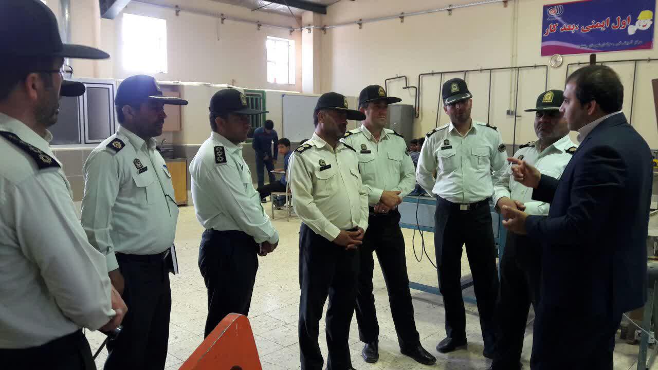 بازدید فرمانده نیروی انتظامی شهرستان رشتخوار به همراه کارکنان خود از کارگاههای آموزشی مرکز 
