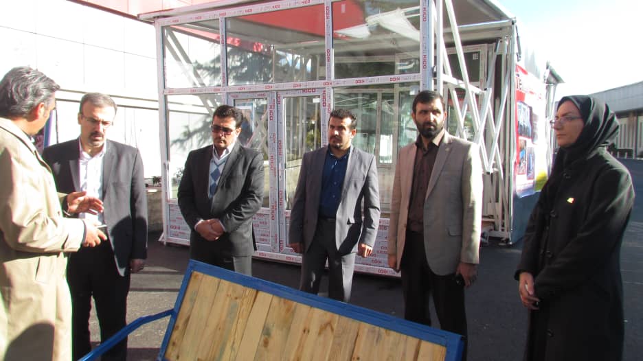 بازدید معاون وزیر و رئیس سازمان آموزش فنی و حرفه ای کشور از سازه های طراحی و ساخته شده مرکز کاشمر در نمایشگاه دستاورد های پژوهش ، فناوری و فن بازار کشور در تهران
