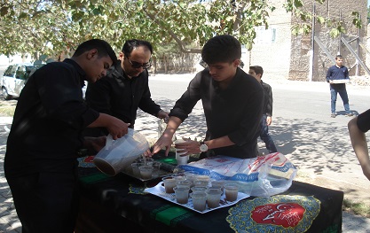 راه اندازی ایستگاه توزیع شربت صلواتی در آستانه تاسوعا و عاشورای حسینی